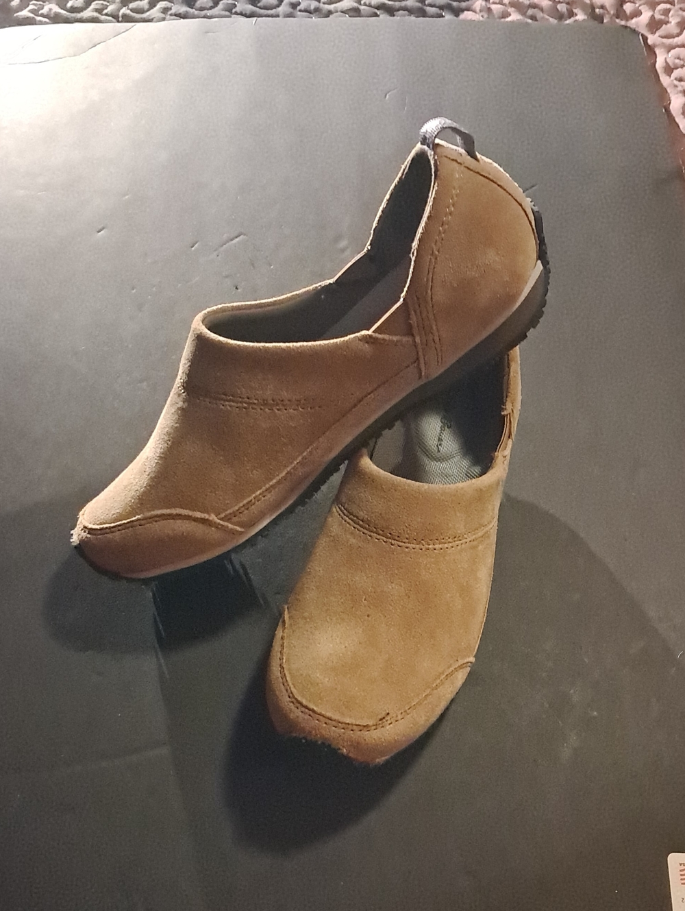 Eddie Bauerwomens  Slip-On Suede Shoes in Tan